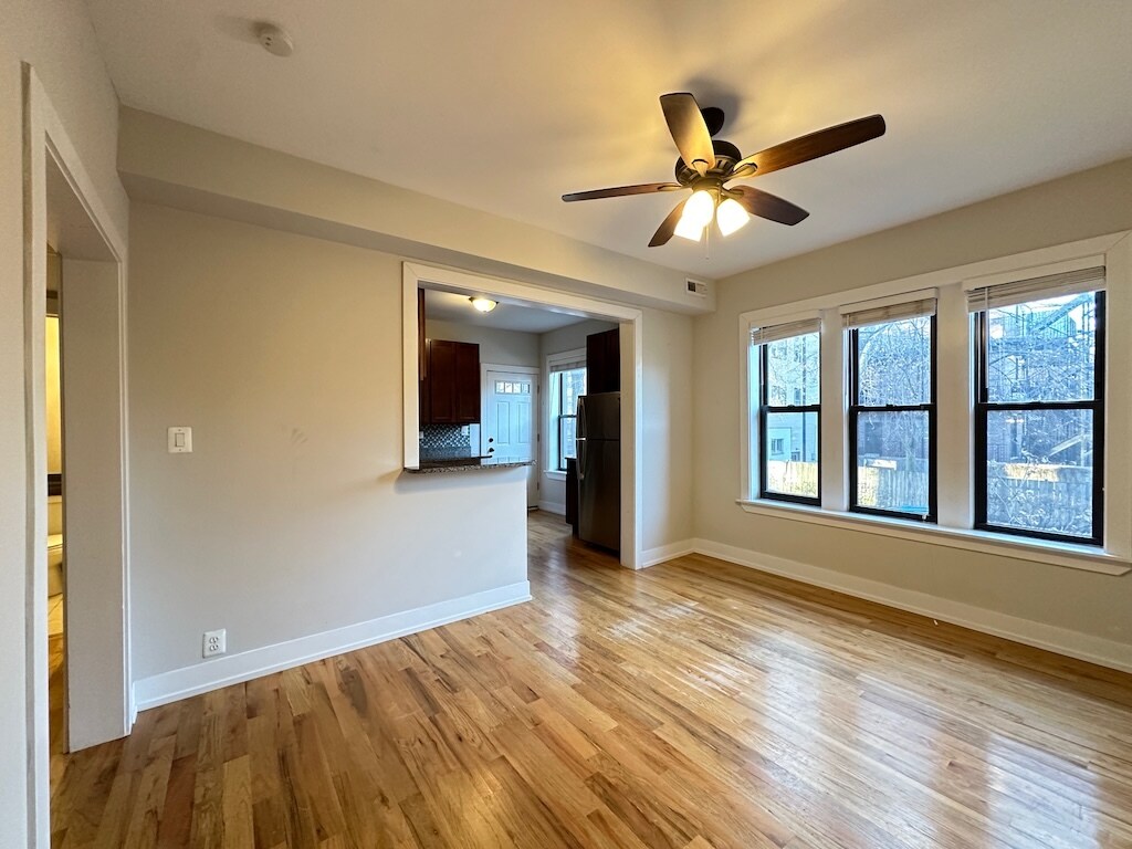 Building Photo - 3535 N Racine Ave