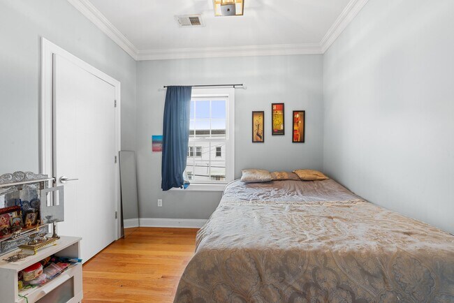 Building Photo - 165 Thorne St