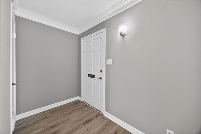 Building Photo - 2109 Lander Ln