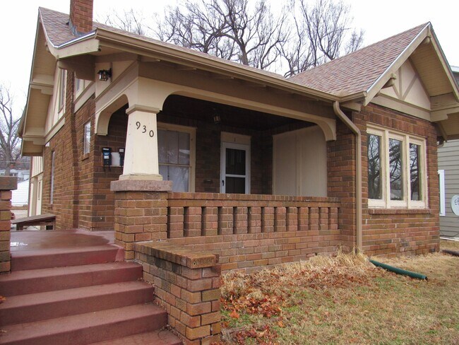 Building Photo - 930 Bertrand St