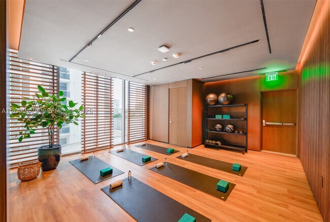 Building Photo - 1400 Biscayne Blvd