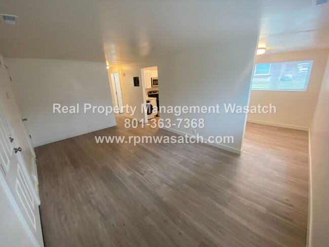 Building Photo - Check Out Our Charming 2 bedroom 1 bath Un...