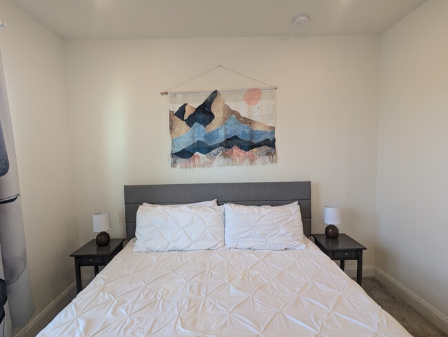 Building Photo - Room in Townhome on Judson Ave