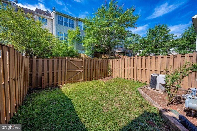 Building Photo - 45515 Lakemont Square
