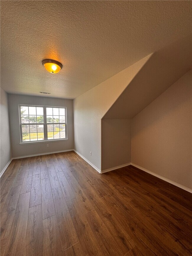 Building Photo - 11723 E Creek Ln