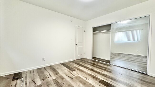 Building Photo - 210 S Coronado St