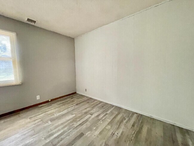 Building Photo - 1701 Ohio St