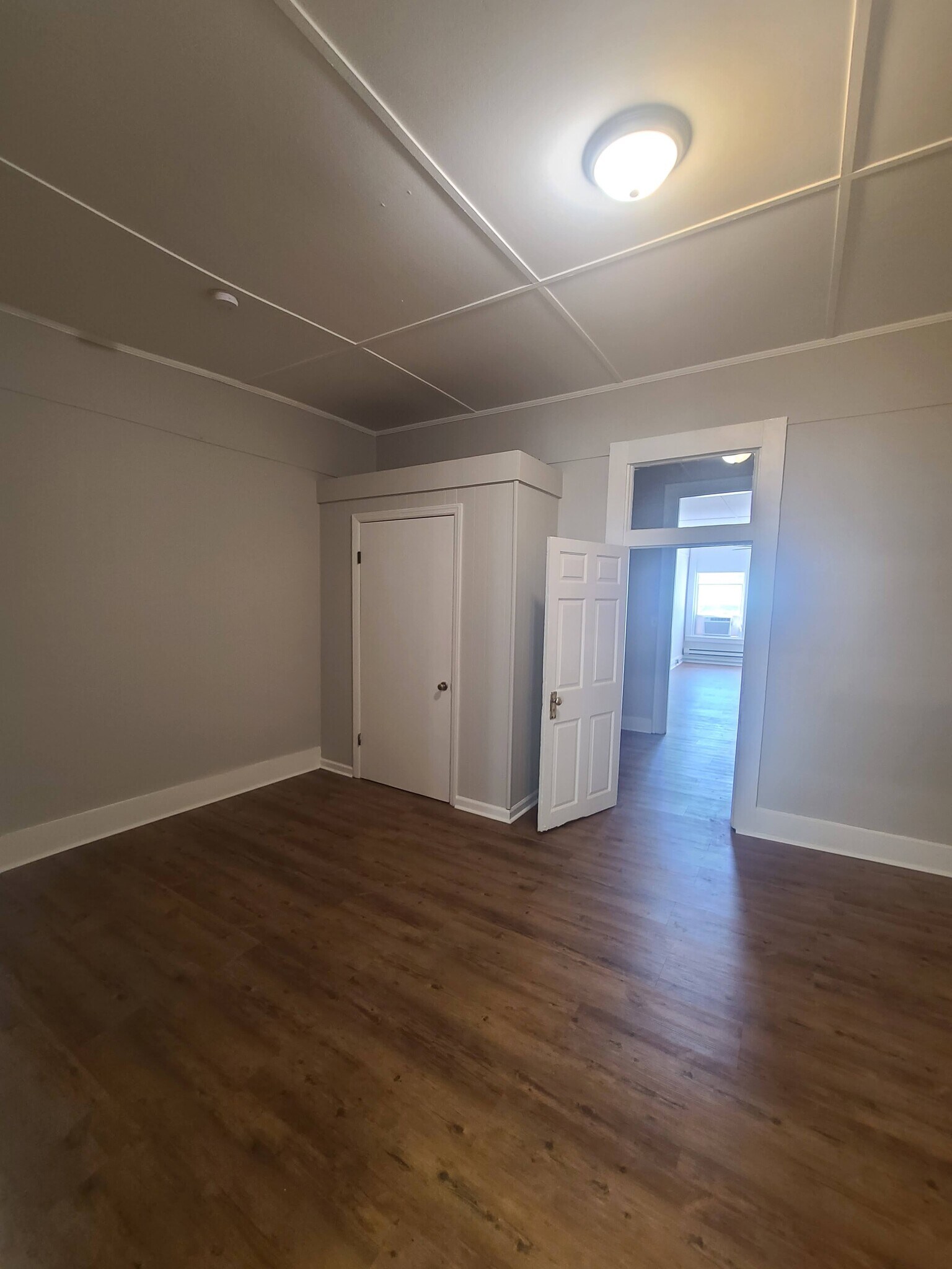 Building Photo - 318 Main St