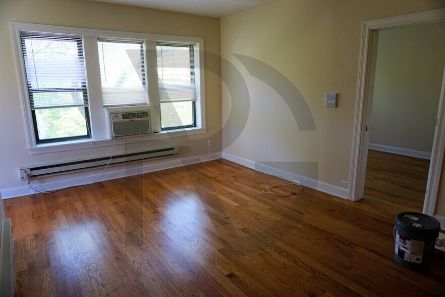 Building Photo - 3732 N Pine Grove Ave
