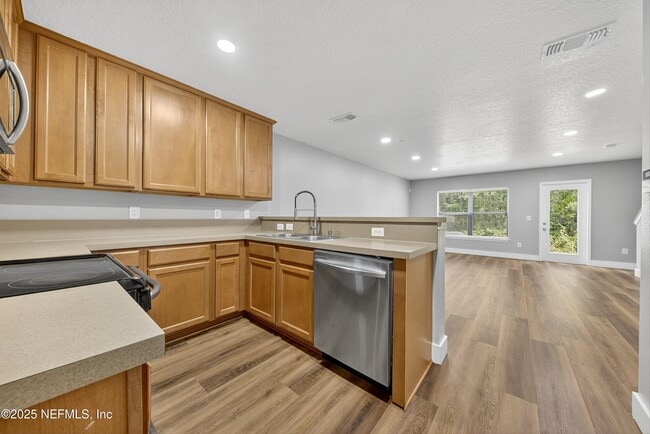 Building Photo - 834 Black Cherry Dr S