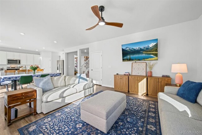 Building Photo - Windsor Home