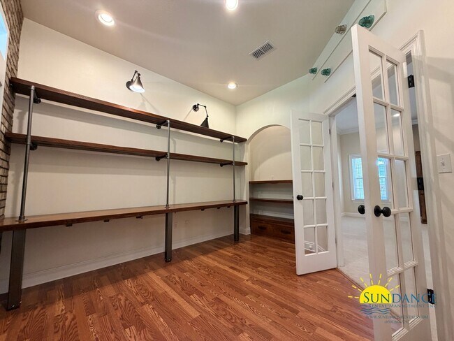 Building Photo - 213 Golf Course Dr