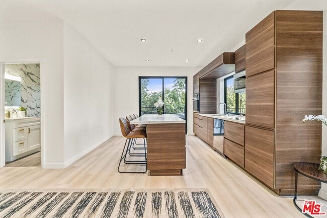 Building Photo - 2315 Loma Vista Pl