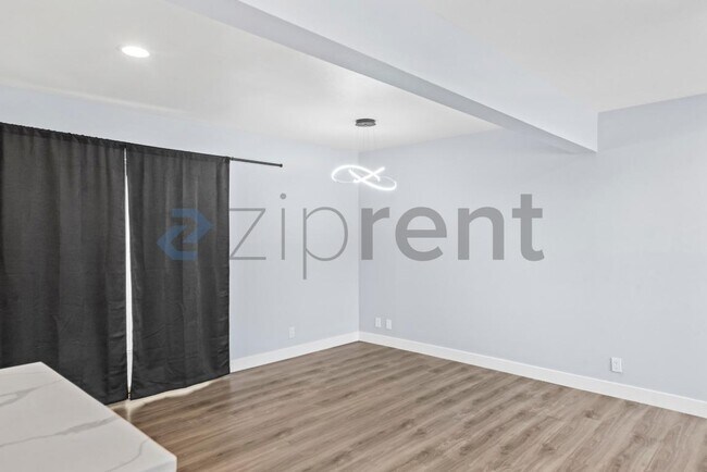 Building Photo - Unit Apt 2