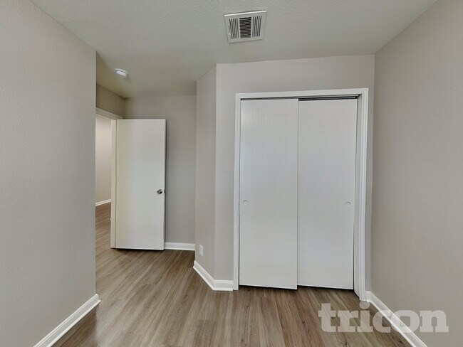 Building Photo - 8527 Sea Rim Dr