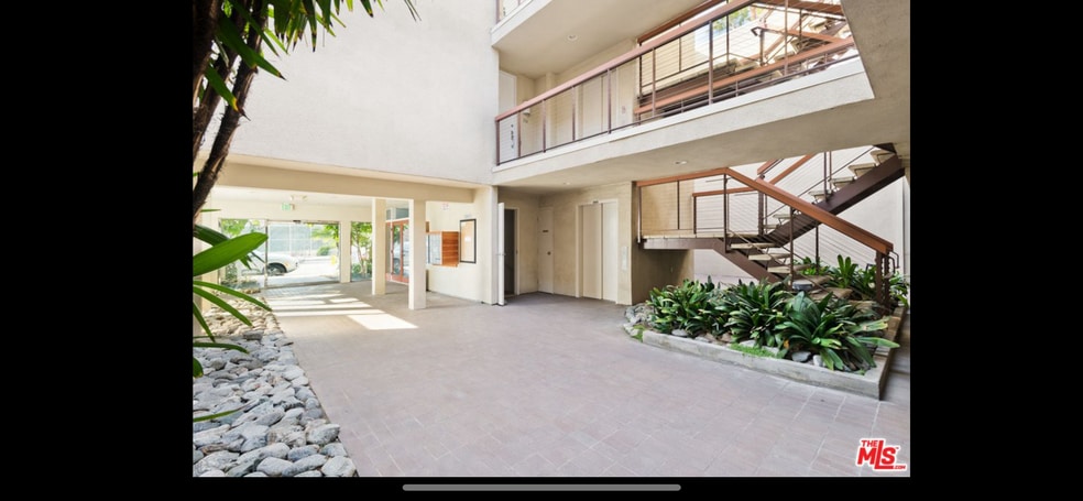 Building Photo - 330 S Barrington Ave