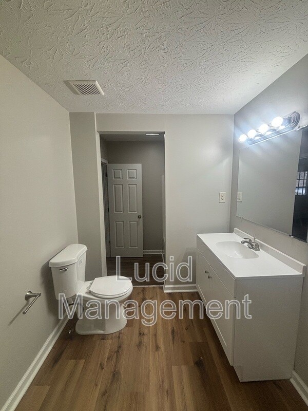 Building Photo - 1423 Lillian Ave