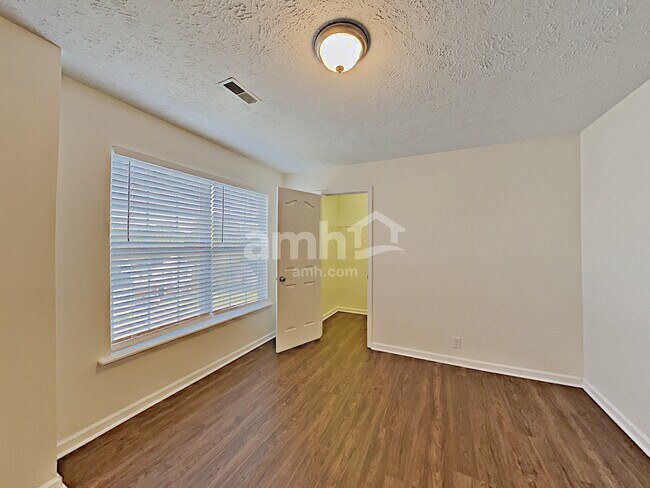 Building Photo - 511 Whitewater Ln