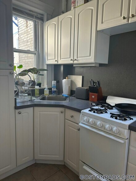 Building Photo - 149 Park Dr