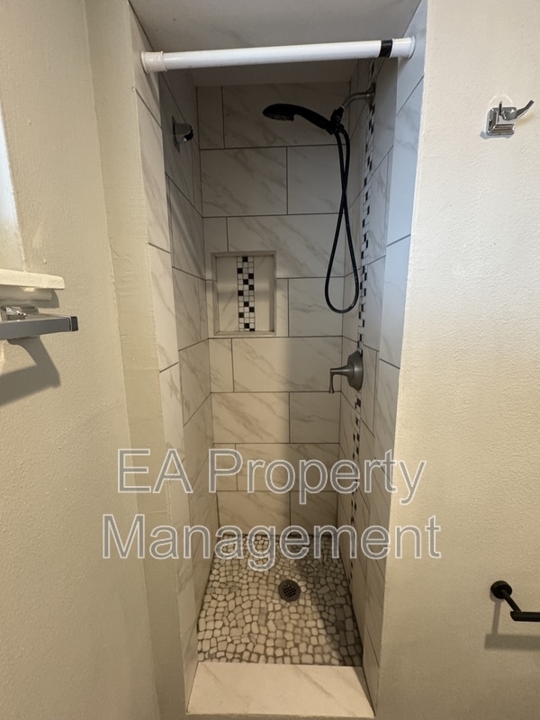 Building Photo - 1417 Dorothy St NE