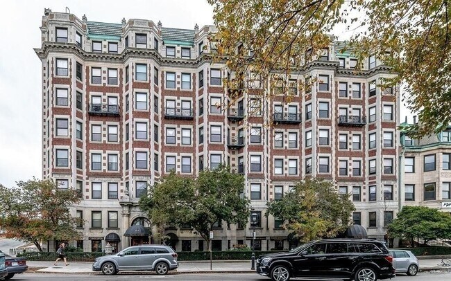 Building Photo - 464 Commonwealth Ave