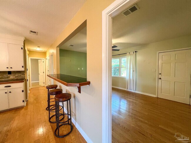 Building Photo - 2115 Summit Blvd