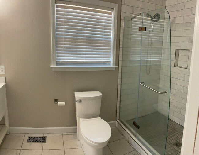 Building Photo - AVAILABLE NOW! 3 Bedroom 2 Bath Home on over 1 Acre in York with Clover Schools