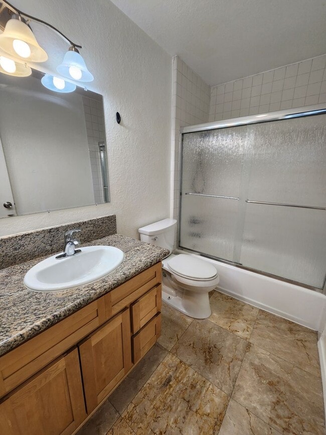 Building Photo - 3 Bedroom 2 Bath Upper Unit in Mira Mesa