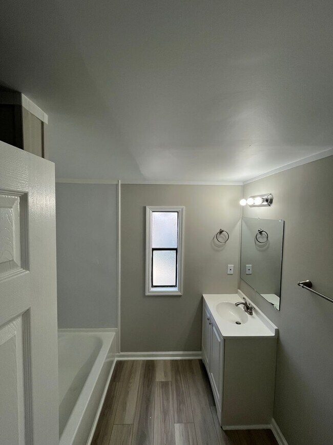 Building Photo - Colony Oaks Homes