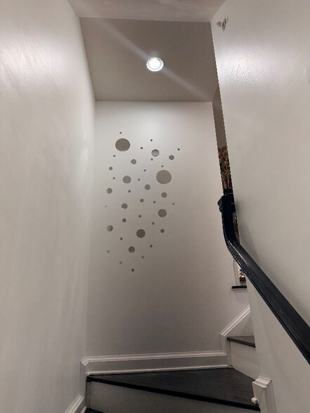 Building Photo - 7413 Matapan Dr