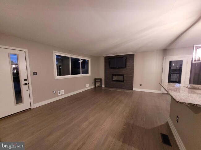 Building Photo - 2710 Rose Valley Dr