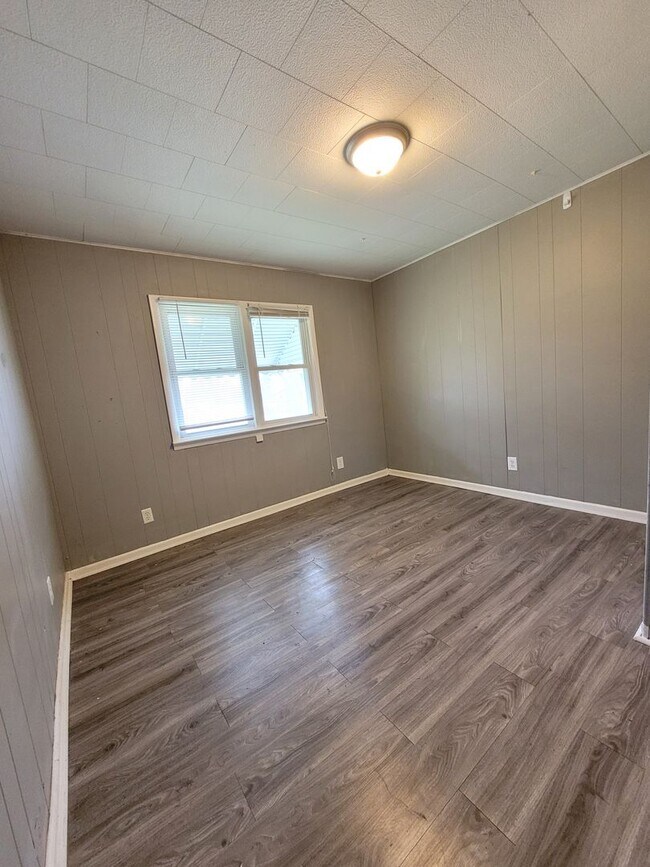 Building Photo - REMODELED 4 Bedroom, 2 Bath Home, 1 Block from DOLING PARK