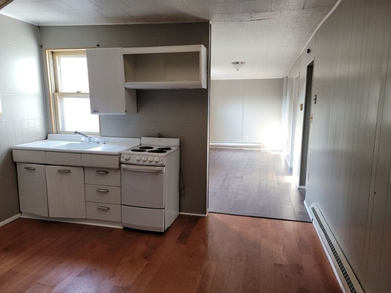 Building Photo - 509 W Centre St