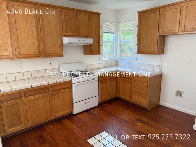 Building Photo - 4346 Blake Cir