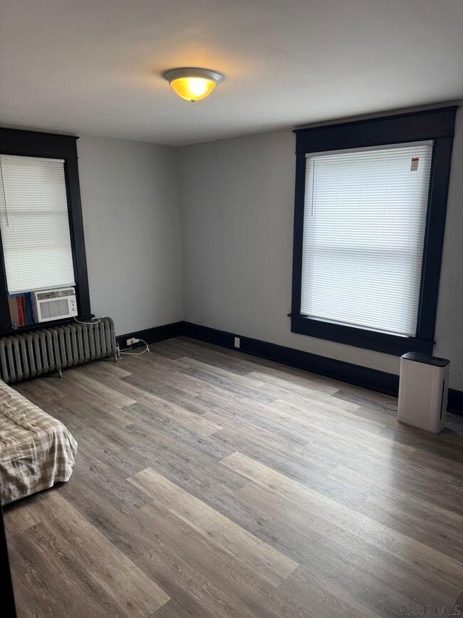 Building Photo - 529 Linden Ave