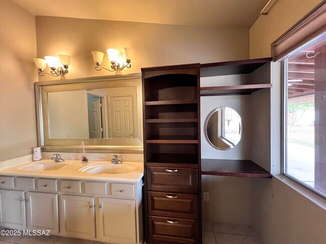 Building Photo - 8679 N Ahwatukee Way
