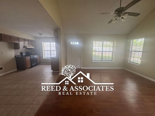 Building Photo - Lovely 3 Bedroom home in Southeast Area