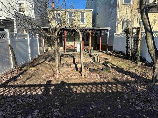 Building Photo - 235 Griffith St