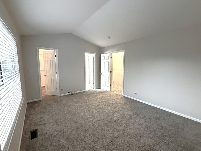 Building Photo - 800 Stanford Ln