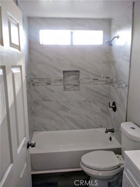 Building Photo - 501 E Hyde Park Pl