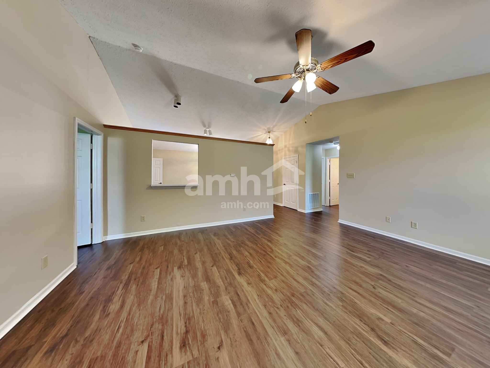Building Photo - 113 E Carolina St