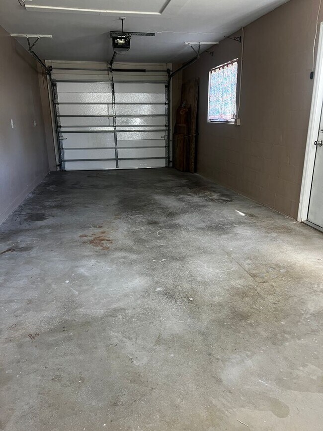 Building Photo - Immediate Availability on Newly Updated 2BR/2BA in South Venice