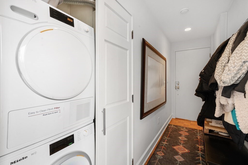 Building Photo - 48 Beacon St