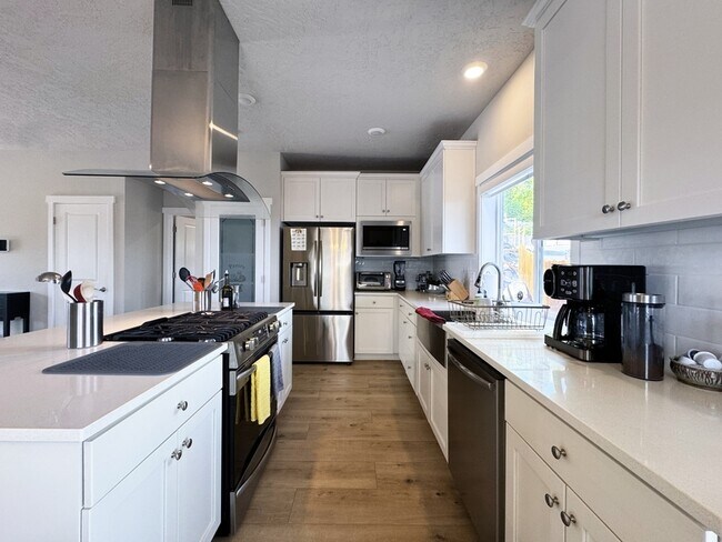 Building Photo - 2771 Cascara Dr