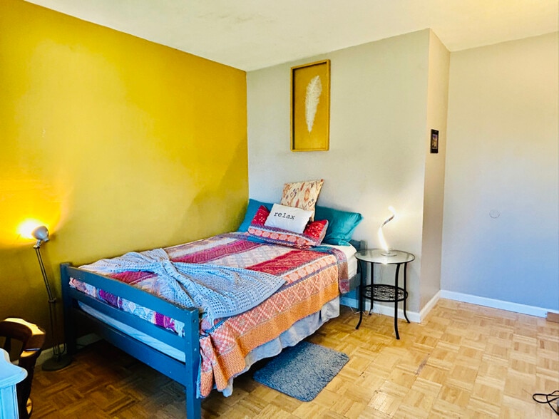 Building Photo - 8871 Belmont St