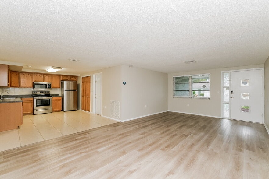 Building Photo - 6226 9th Ave