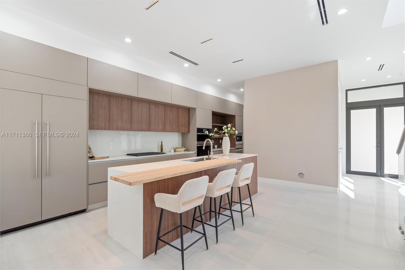 Building Photo - 1410 NE 5th St