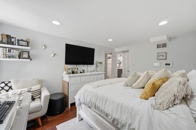 Building Photo - 405 Bloomfield St