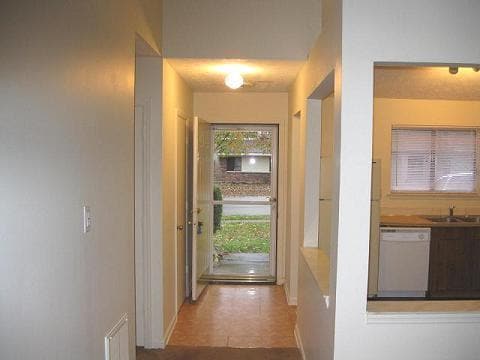 Building Photo - Southeast Lexington Ranch    240604