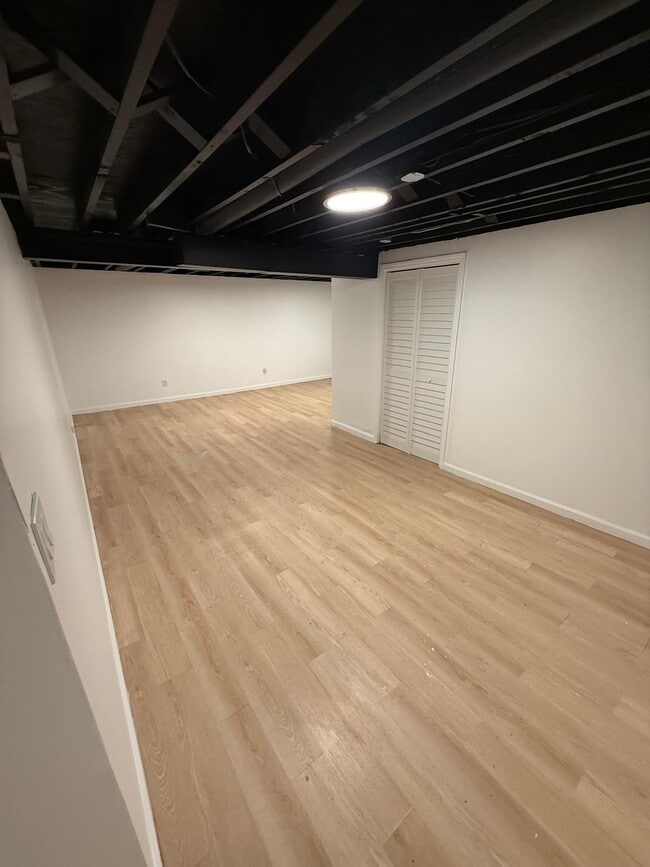 Building Photo - 904 Ridge Dr
